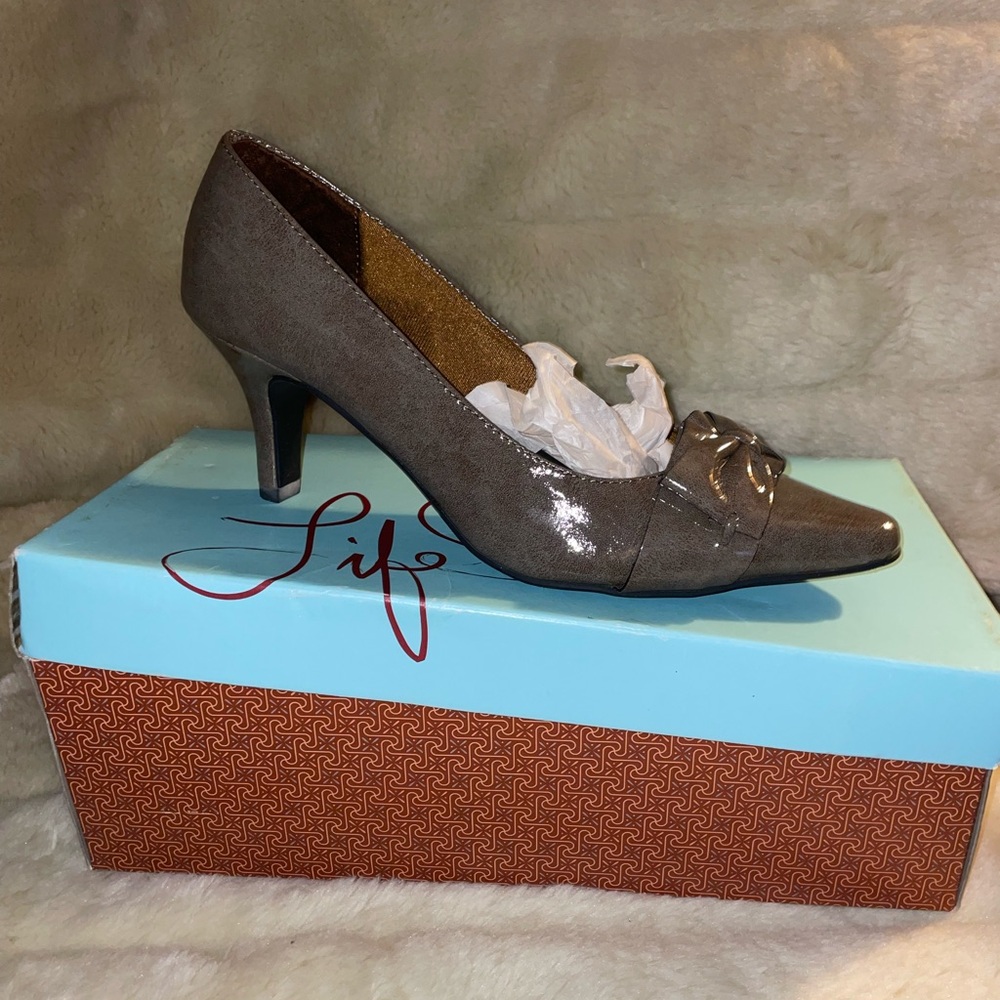 Life Stride Taupe Heels